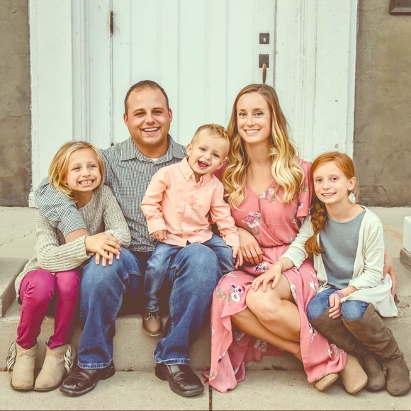 Meet your posher, Jennifer... - Picture 1 of 2